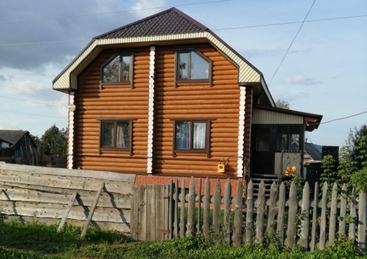  Дом из деревянного оцилиндрованного сруба